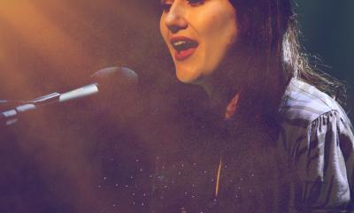 Susannah Ruth singing on stage